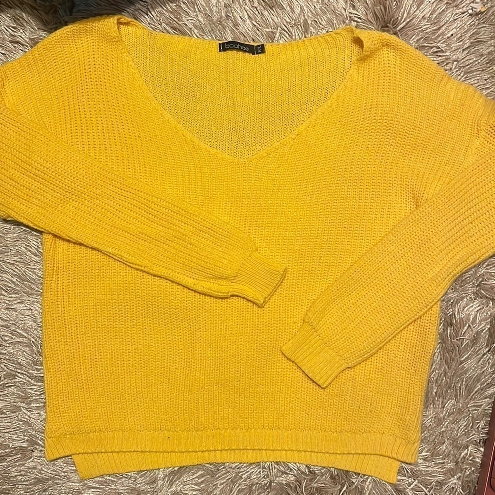 BOOHOO Yellow Long Sleeve V Neck Sweater Size‎ M/L